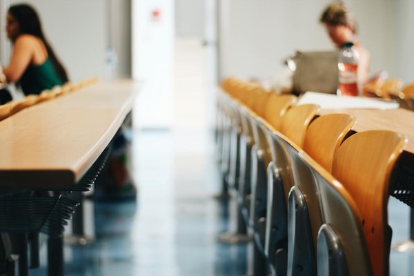 What legal considerations should UK startups keep in mind when hiring freelancers?